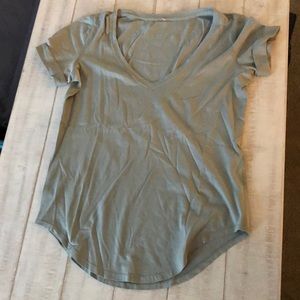 Lululemon v neck size 2